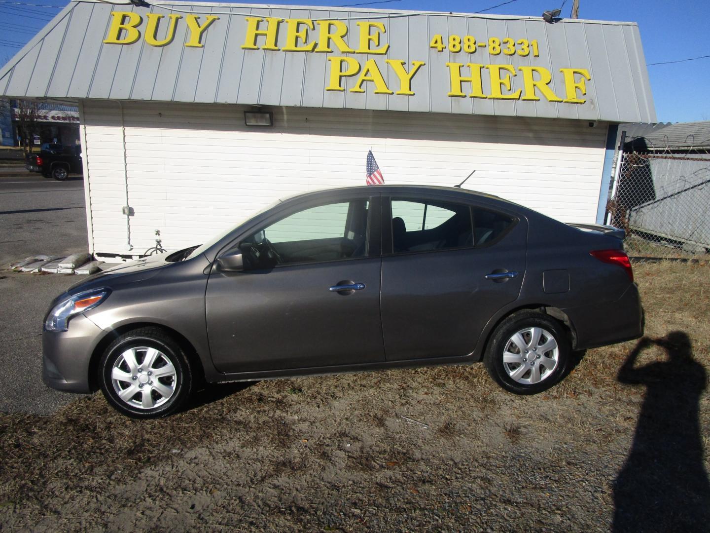 2015 Gray Nissan Versa 1.6 S 5M (3N1CN7AP3FL) with an 1.6L L4 DOHC 16V engine, 5-Speed Automatic transmission, located at 2553 Airline Blvd, Portsmouth, VA, 23701, (757) 488-8331, 36.813889, -76.357597 - Down Payment: $799 Weekly Payment: $95 APR: 23.9% Repayment Terms: 42 Months ***CALL ELIZABETH SMITH - DIRECTOR OF MARKETING @ 757-488-8331 TO SCHEDULE YOUR APPOINTMENT TODAY AND GET PRE-APPROVED RIGHT OVER THE PHONE*** - Photo#0